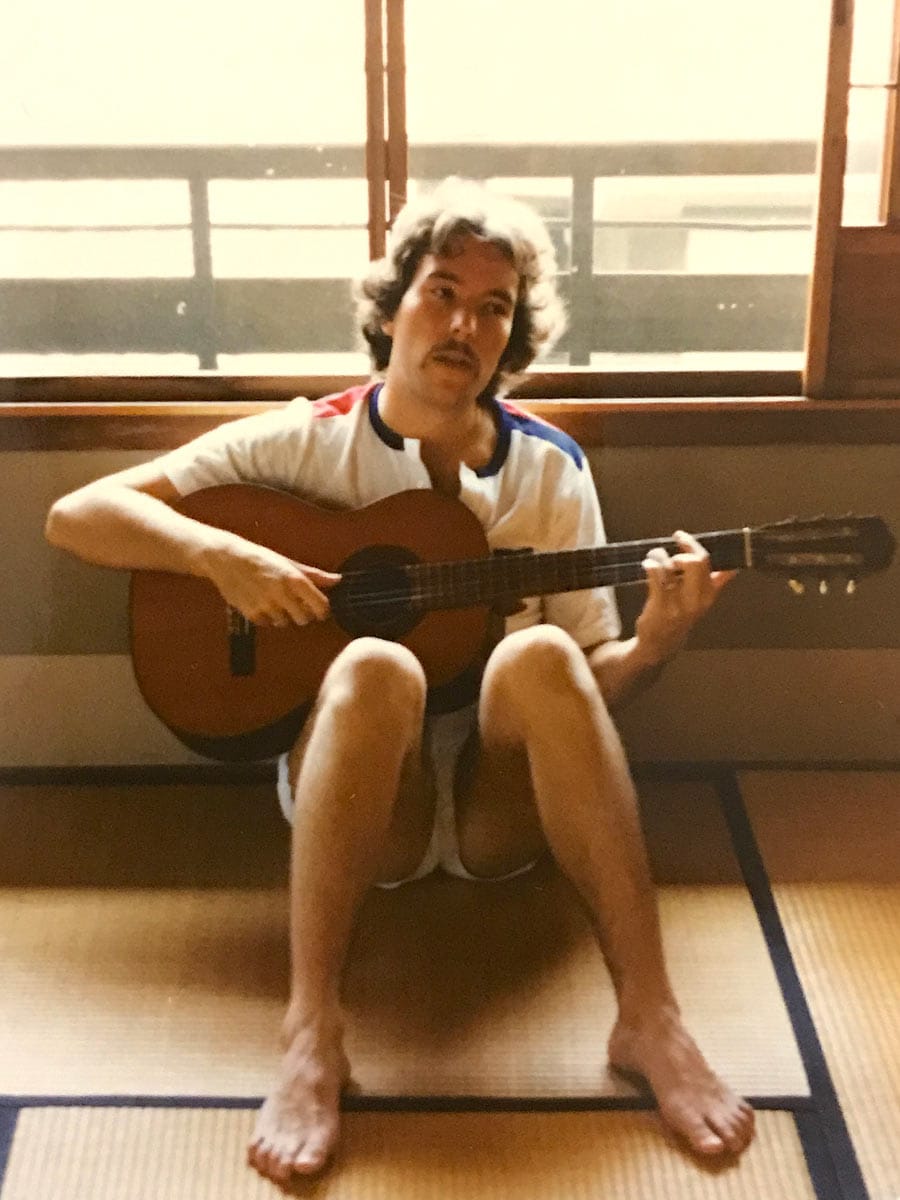 N3_Bruce_w-Guitar