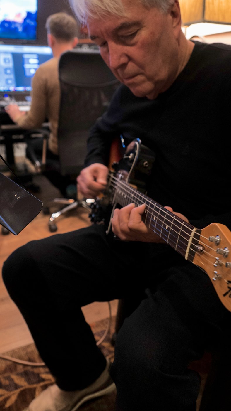 N4_Bruce_Guitar-1